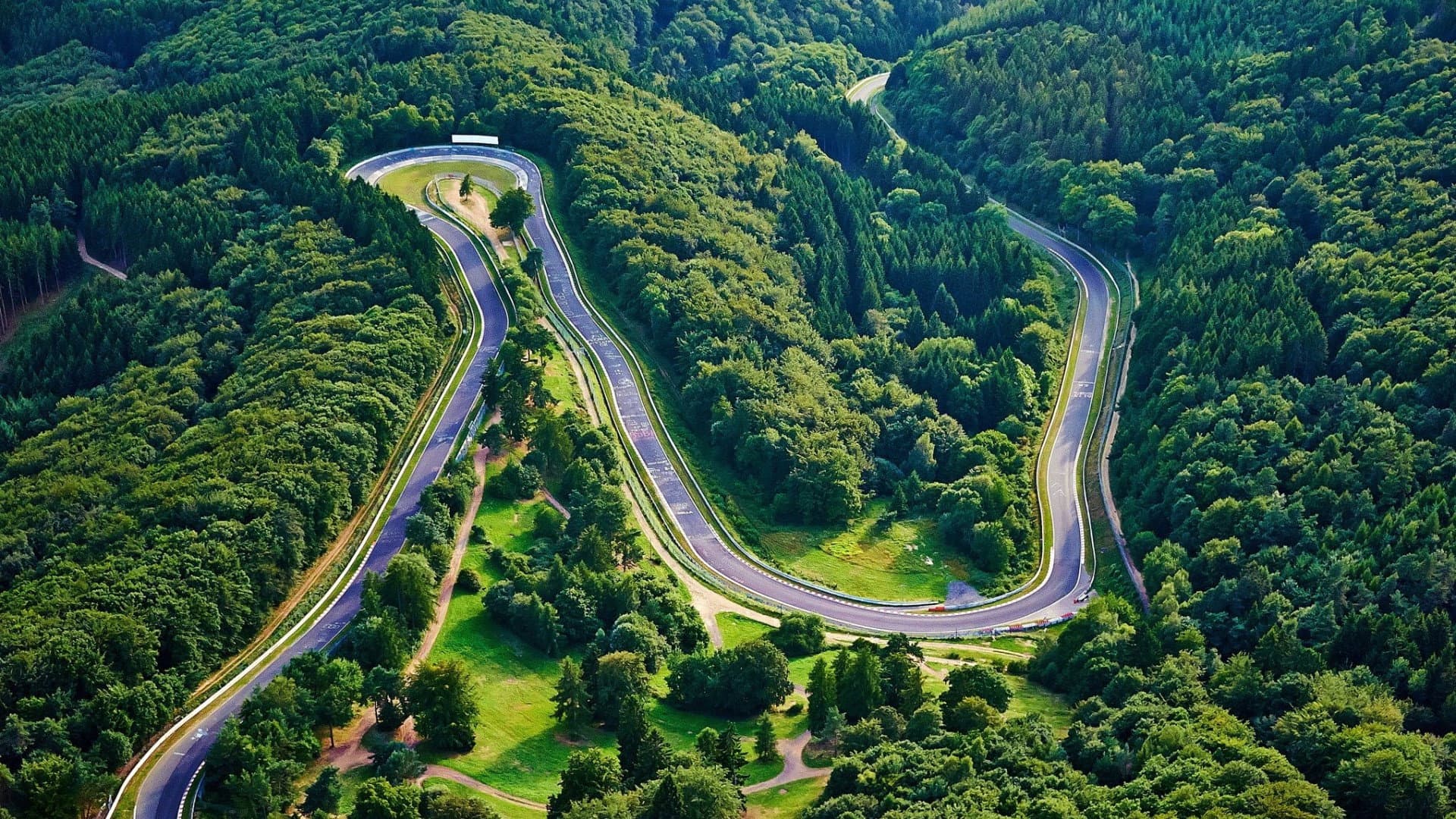 Nürburgring - 100 Jahre grüne Hölle backdrop