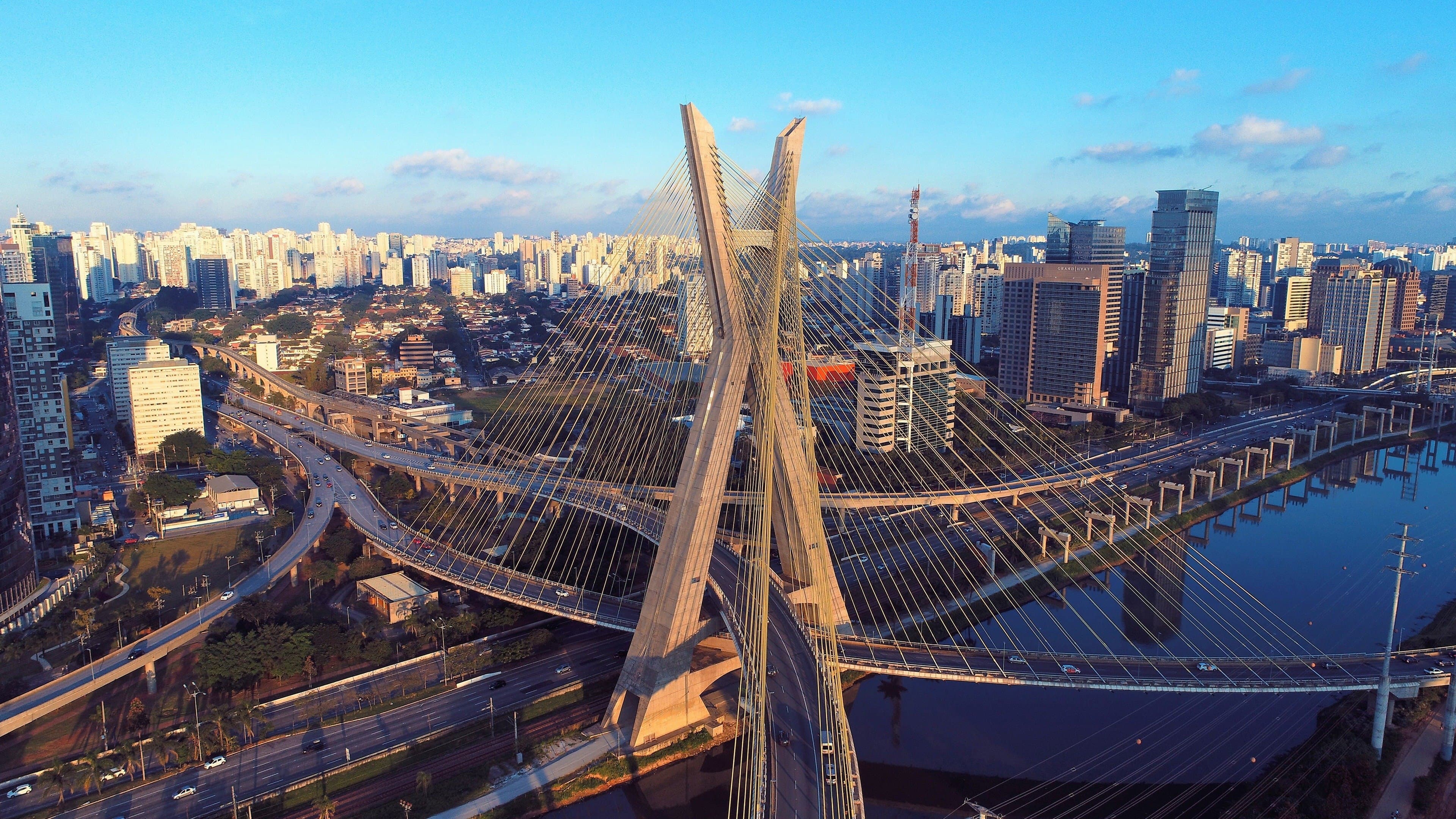 Metrópole São Paulo backdrop