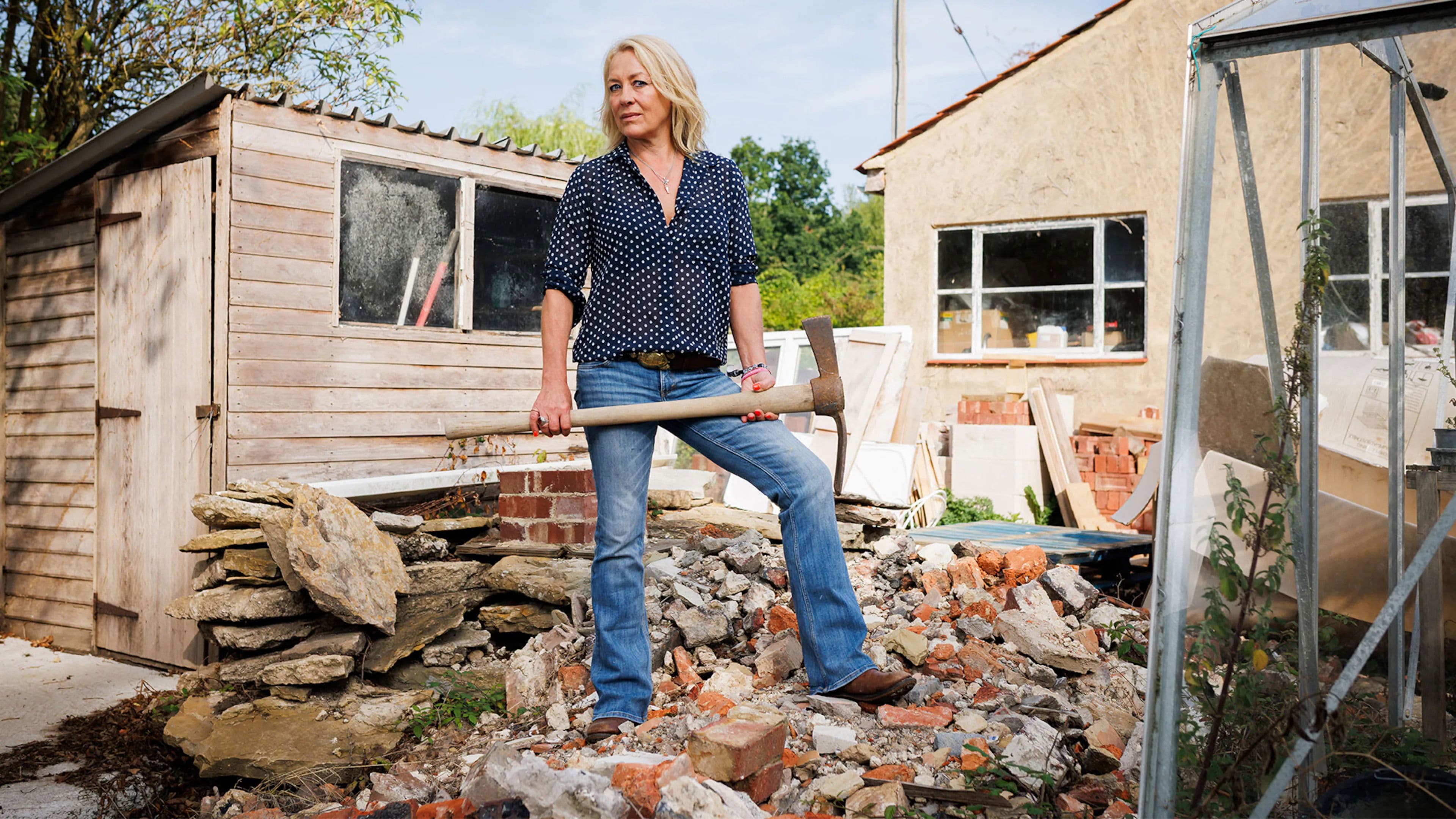 Help! I Bought It at Auction with Sarah Beeny backdrop