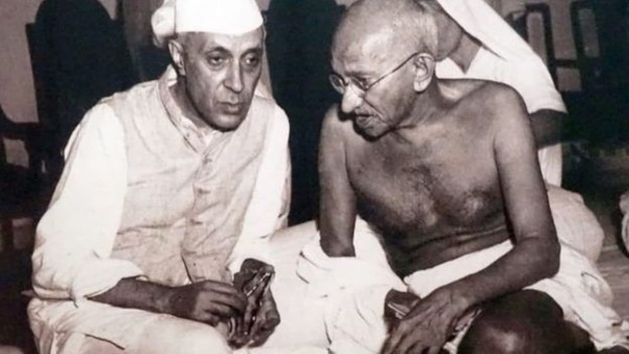 Gandhi, de l'homme à l'icône backdrop