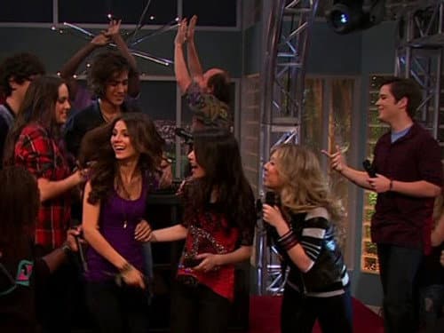 iParty With Victorious (1)