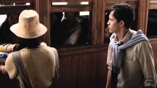 Mono con gallinas Trailer