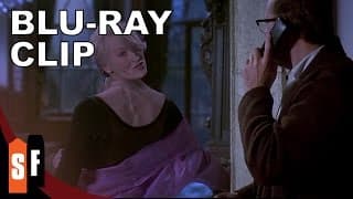 Something Wrong With Meryl Streep's Neck?
